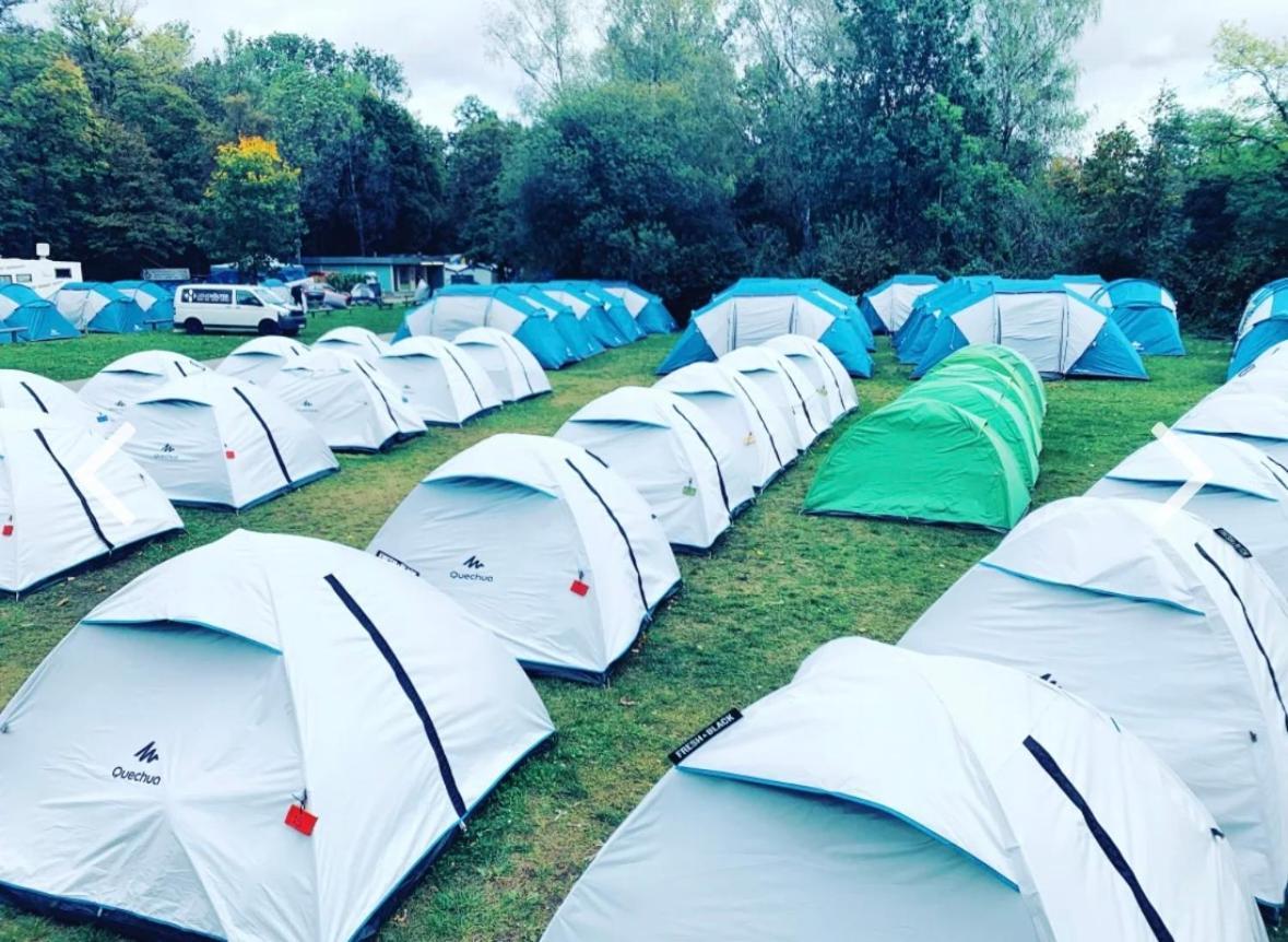 Allyouneed Oktoberfest Camping Hotel Мюнхен Екстериор снимка