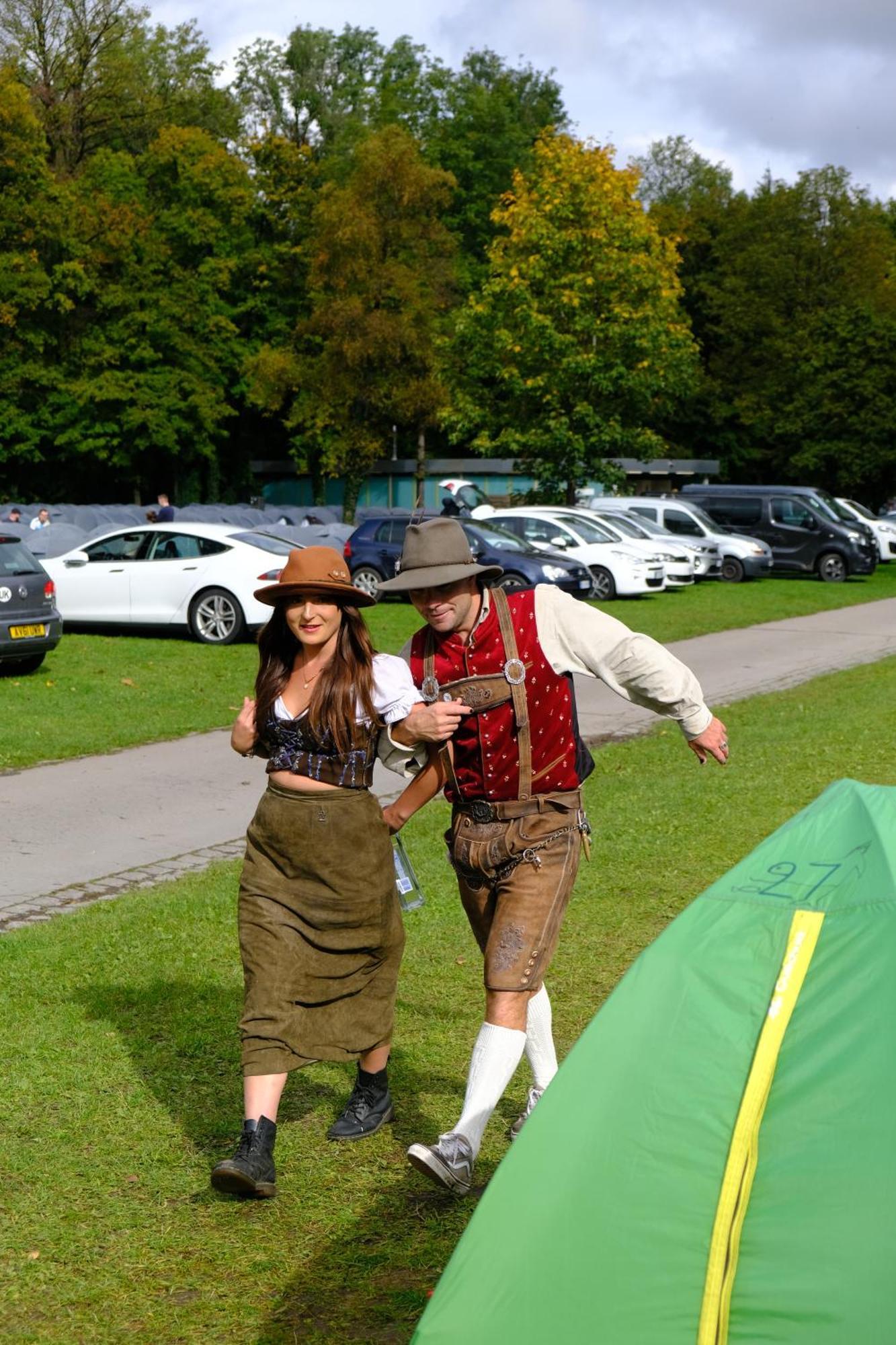 Allyouneed Oktoberfest Camping Hotel Мюнхен Екстериор снимка